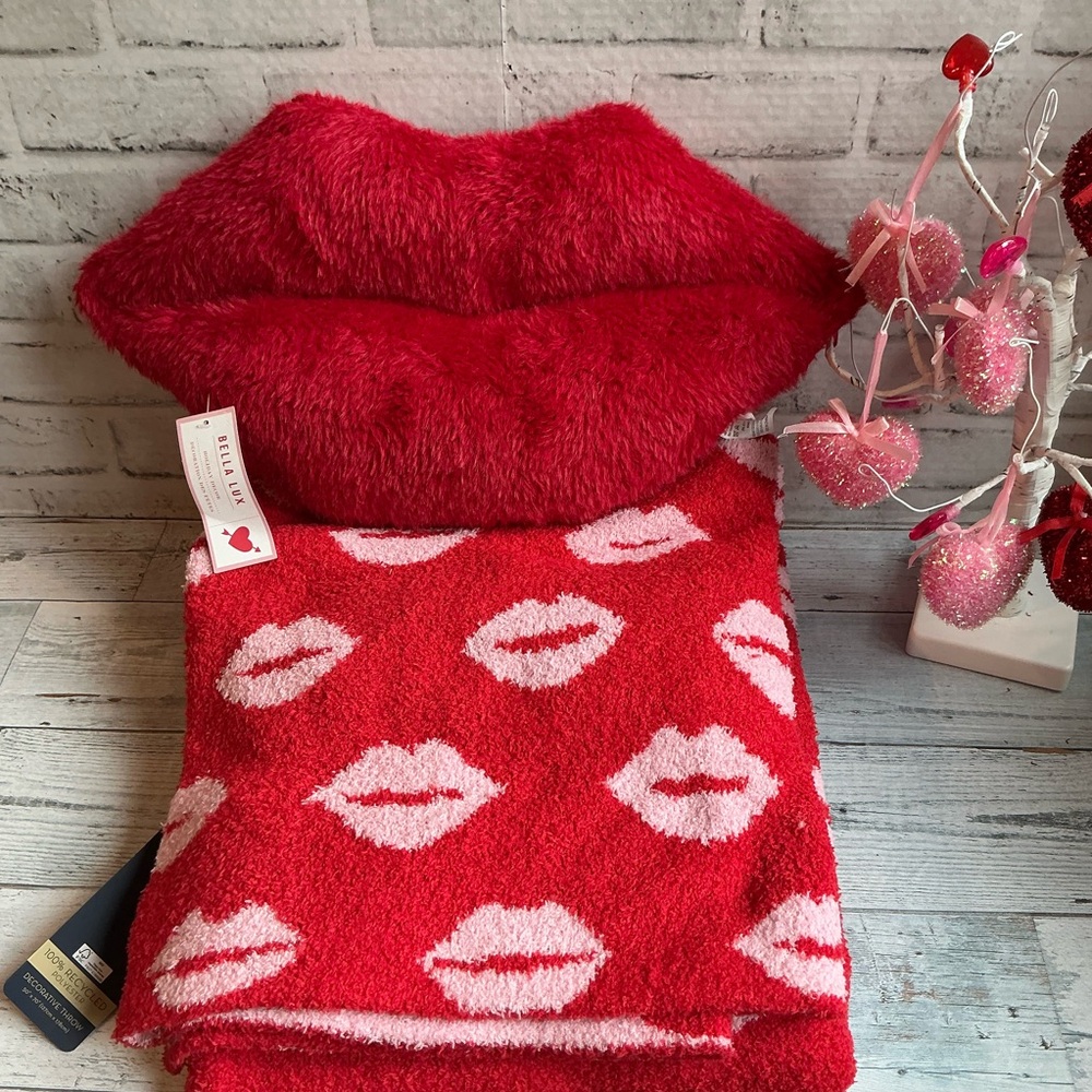 RACHEL ROY Feather Knit Lips Reversible Throw & BELLA LUX Fabric Lips Pillow